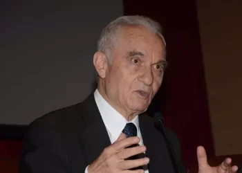 Eski Dışişleri Bakanı Yaşar Yakış hayatını kaybetti