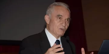 Eski Dışişleri Bakanı Yaşar Yakış hayatını kaybetti