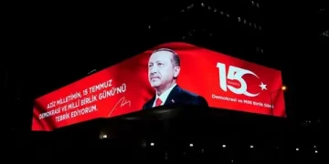 Cumhurbaşkanı Erdoğan’ın 15 Temmuz mesajı dijital gösterim ekranında yayınlandı