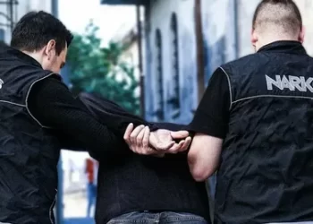 “NARKOÇELİK-25” operasyonlarında 320 zehir taciri ve sokak satıcısı yakalandı