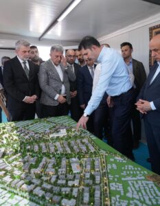 Bakan Kurumun deprem bolgesine yonelik yogun mesaisi suruyor1 habermeydan