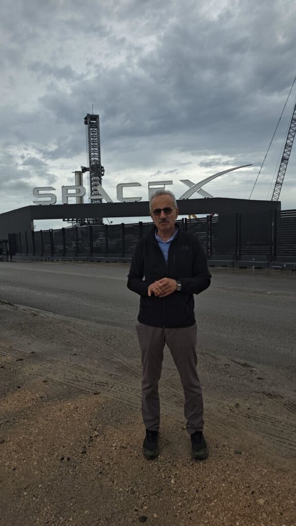 Bakan Uraloglu Spacexin uretim tesisini ziyaret etti habermeydan