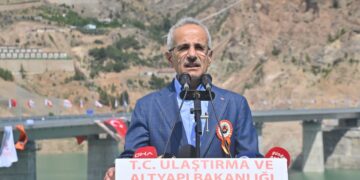 Bakan Uraloğlu Yusufeli merkez viyadüğü açılış törenine katıldı