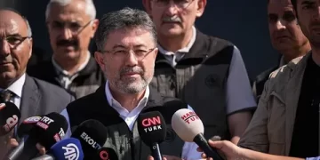 Bakan Yumaklı’dan İzmir yangın bölgesinde açıklamalar