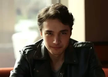 Oyuncu Burak Dakak kimdir? Burak Dakak kaç yaşında?