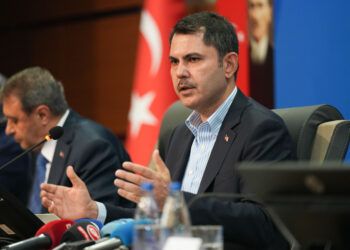 Bakan Kurum: Deprem bölgesinde siyasi polemiğe yer yoktur