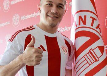 Antalyaspor, Paraguay’lı Samudio’yu kadrosuna kattı!
