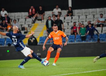 Başakşehir, La Fiorita’ya gol yağdırdı!