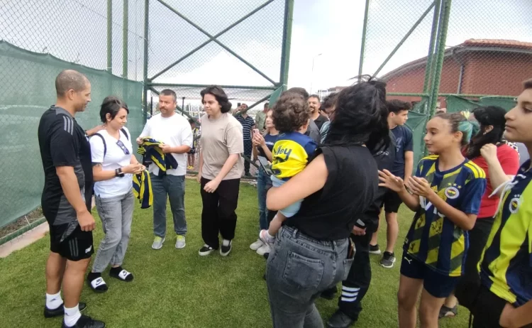 burdur lu futbolseverlerin alex de souza ya yogun ilgisi tepki cekti habermeydan