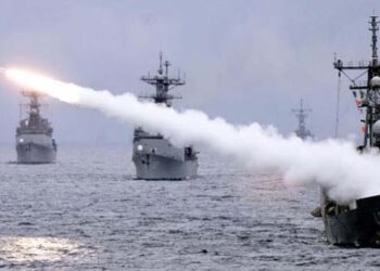 Çin ve Rus donanmaları birlikte deniz tatbikatına başladı