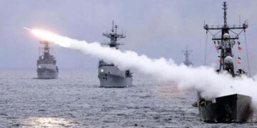 Çin ve Rus donanmaları birlikte deniz tatbikatına başladı