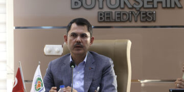 Bakan Kurum ilk ziyaretinde depremden en çok etkilenen illerden olan Malatya’da