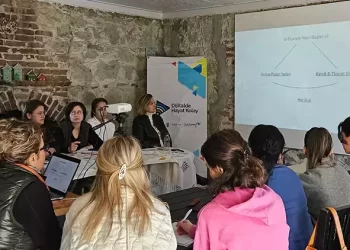 Deprem bölgesindeki kadınlara dijital yardım