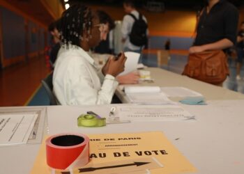 Fransa’da erken genel seçimlerin ikinci tur oylama süreci başladı