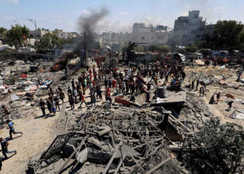 İsrail, Gazze'de 'güvenli bölge' ilan ettiği El Mevasi'yi vurdu İsrail, Gazze’de ‘güvenli bölge’ ilan ettiği El Mevasi’yi vurdu