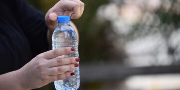 İstanbul’da yarım litrelik pet şişe suyun fiyatı 10 liraya yükseldi