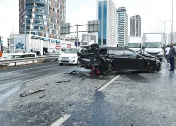 Esenyurt’ta 15 araçlı zincirleme trafik kazası