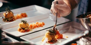 Konaklama ve yeme içme sektörü istihdamda rekor seviyeye ulaştı