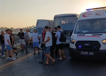 Manavgat’ta korkunç kaza! Tur rehberi hayatını kaybetti, 3 kişi yaralandı