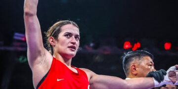 Milli boksör Esra Yıldız, Paris 2024’te son 16 turuna yükseldi!