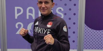 Milli boksör Hatice Akbaş, Paris’te çeyrek finale yükseldi!