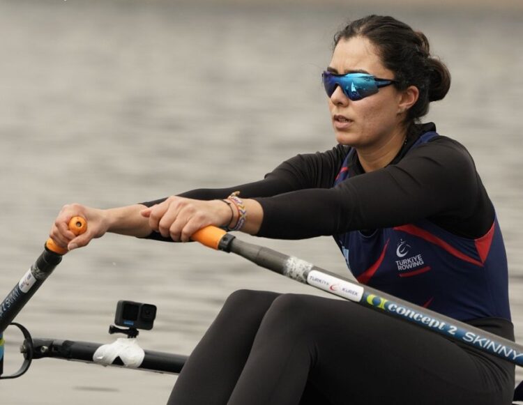 Milli kürekçi Elis Özbay, Paris 2024'te çeyrek finale yükseldi! milli kurekci elis ozbay paris 2024 te ceyrek finale yukseldi habermeydan e1722170279763