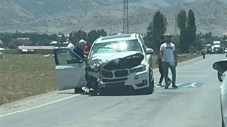 mus ta 2 otomobil kafa kafaya carpisti 4 yarali habermeydan