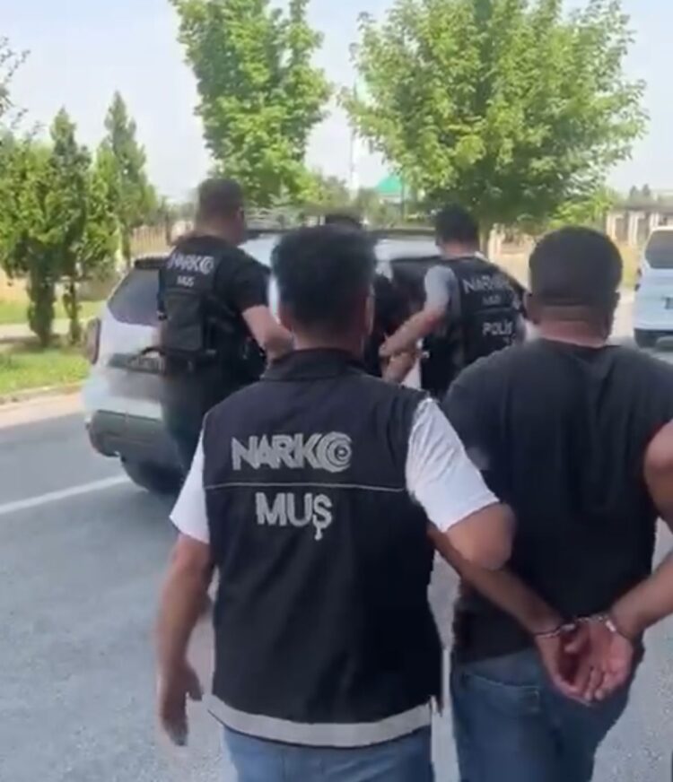 mus ta 36 yil 11 ay hapis cezasi bulunan 2 kisi yakalandi habermeydan