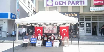 Muş’ta ailelerin evlat nöbeti sürüyor!