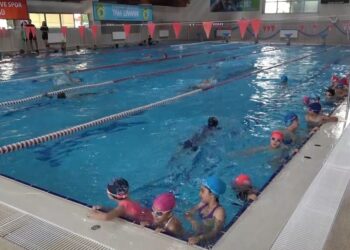 Muş'ta, çocuklar “yüzme bilmeyen kalmasın” projesine yoğun ilgi gösterdi! Muş’ta, çocuklar “yüzme bilmeyen kalmasın” projesine yoğun ilgi gösterdi!