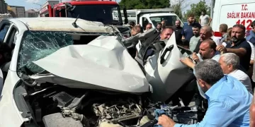 Muş’ta, kamyona arkadan çarpan kamyonetteki 2 kişi yaralandı!