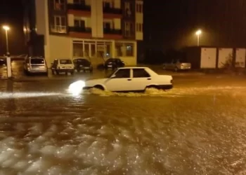 Sinop Erfelek’te, şiddetli yağış sonrası evleri su bastı!