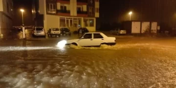 Sinop Erfelek’te, şiddetli yağış sonrası evleri su bastı!
