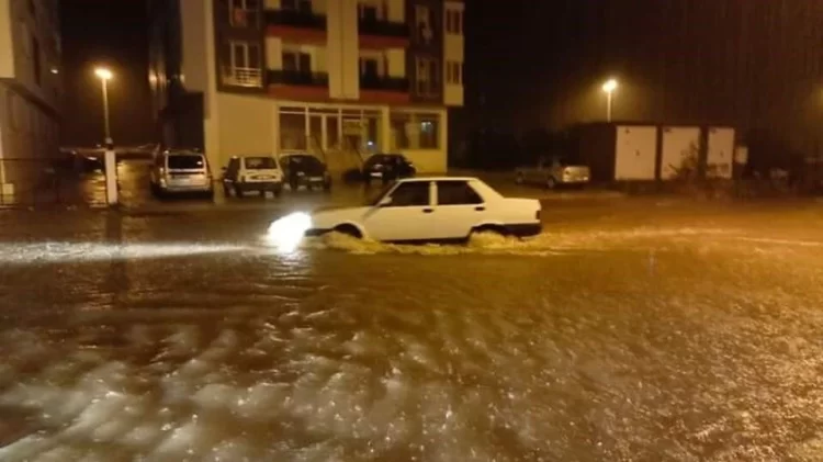 sinop erfelek te siddetli yagis sonrasi evleri su basti habermeydan