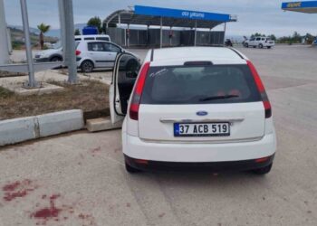 Sinop’ta, akaryakıt istasyonu girişindeki kazada 3 kişi yaralandı!