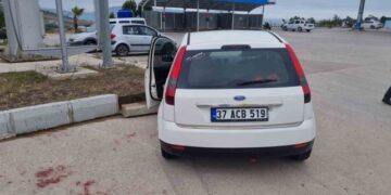 Sinop’ta, akaryakıt istasyonu girişindeki kazada 3 kişi yaralandı!