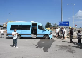 Sinop’ta, dolmuş ile otomobil çarpıştı: 1 yaralı!