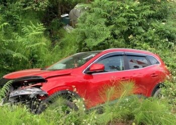 Sinop’ta, şarampole devrilen otomobilde 2 kişi yaralandı!