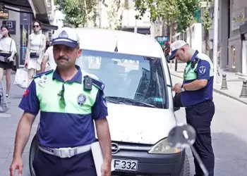 Şişli’de kaldırımları işgal eden 60 araca para cezası verildi