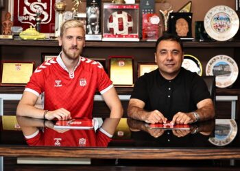 Sivasspor, Uros Radakovic’i kadrosuna kattı!