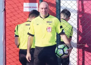 Süper Lig’de, 2 isim hakemliği bıraktı!