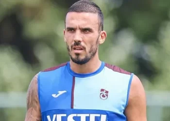 Trabzonspor, Dimitrios Kourbelis ile yolların ayrıldığını açıkladı! Trabzonspor, Dimitrios Kourbelis ile yolların ayrıldığını açıkladı!