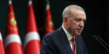 Erdoğan: Bayrağımıza uzanan elleri kırmasını bildiğimiz gibi, ülkemize sığınanlara uzanan elleri de kırmasını biliriz