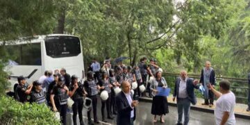 Milletvekilleri Boğaziçi Üniversitesi’ne alınmıyor!