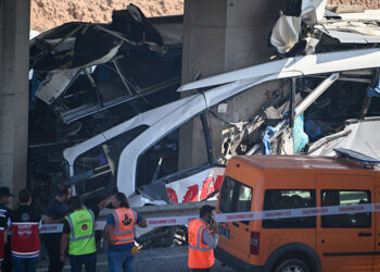 Ankara’da feci kaza: Yolcu otobüsü köprü ayağına çarptı