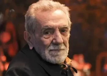 Usta oyuncu Aydemir Akbaş yaşamını yitirdi