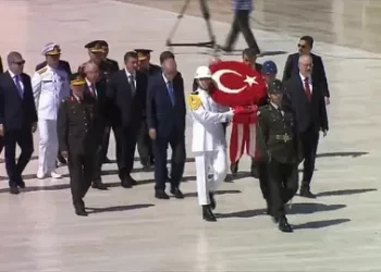 Cumhurbaşkanı Erdoğan ve YAŞ üyeleri Anıtkabir’de