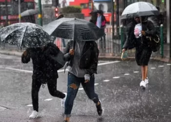 Meteoroloji ve AFAD saat vererek uyarmıştı! İstanbul’da beklenen yağış başladı