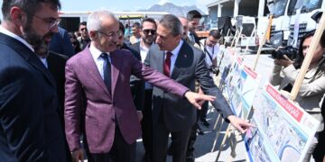 Bakan Uraloğlu: Tatvan Çevre Yolu ile 40 dakikalık seyahat 5 dakikaya düşecek