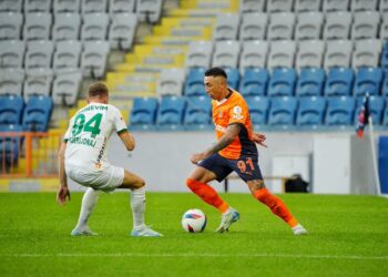 Başakşehir, Alanyaspor’u 4 golle geçti!